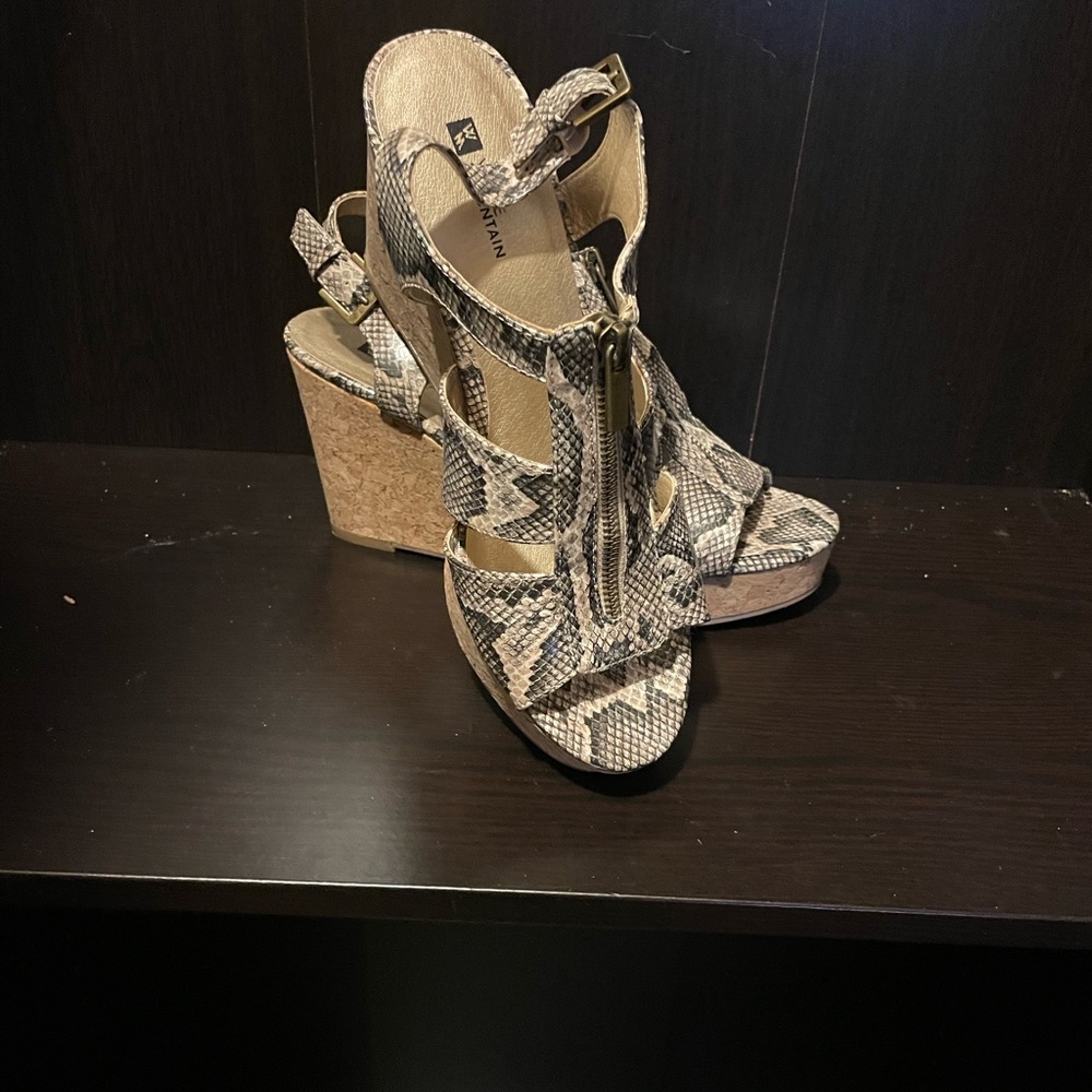 Wedge front zip sandal